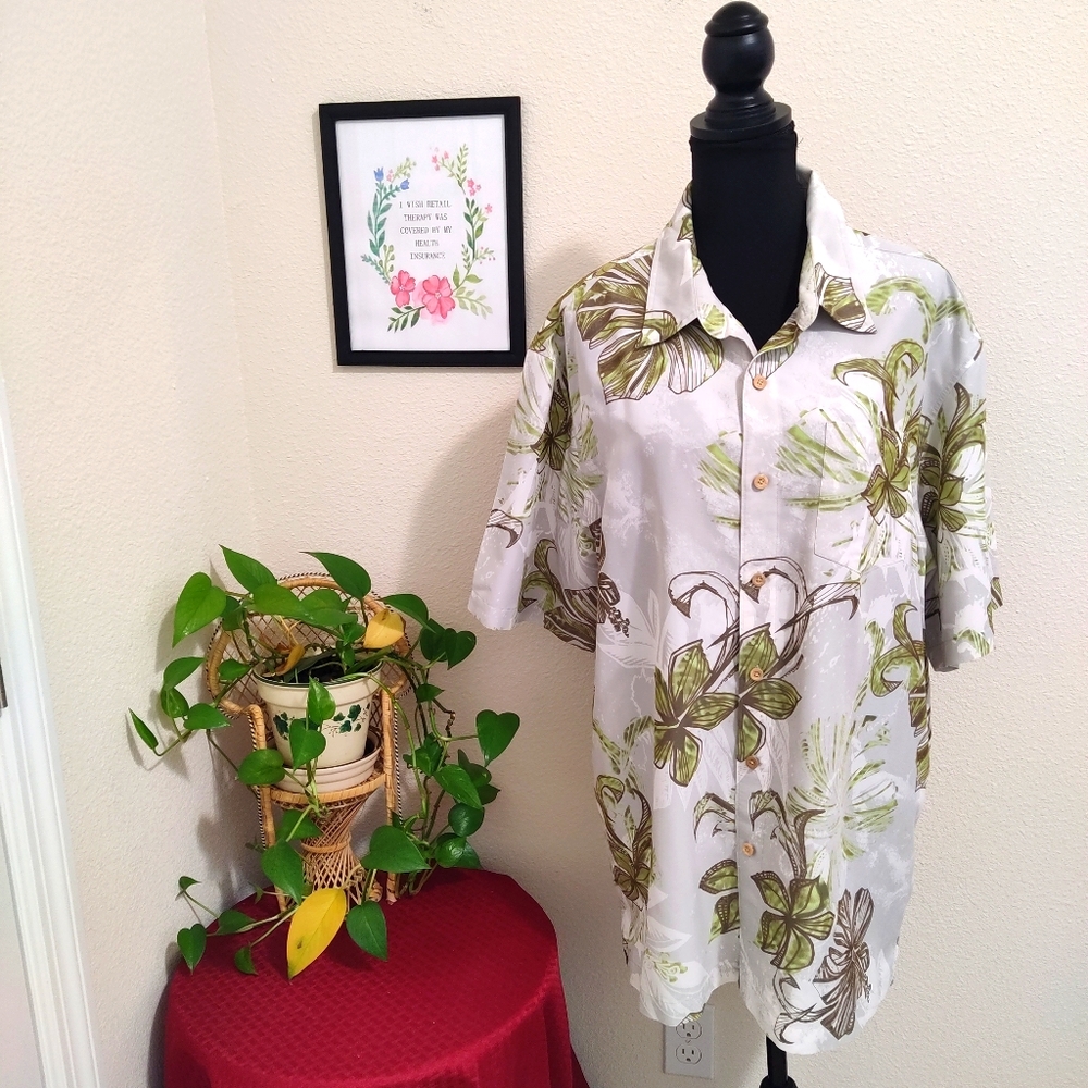 Quiksilver Size XL Men's Button Down Collared Tropical Shirt